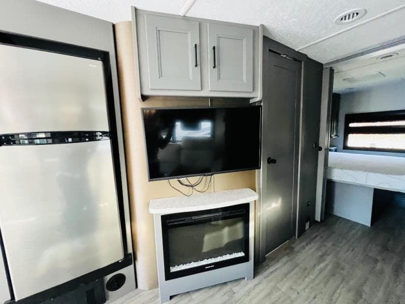 2024 Coachmen 2024 Coachmen Mirada - thumbnail 35