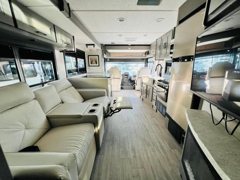 2024 Coachmen 2024 Coachmen Mirada - thumbnail 36