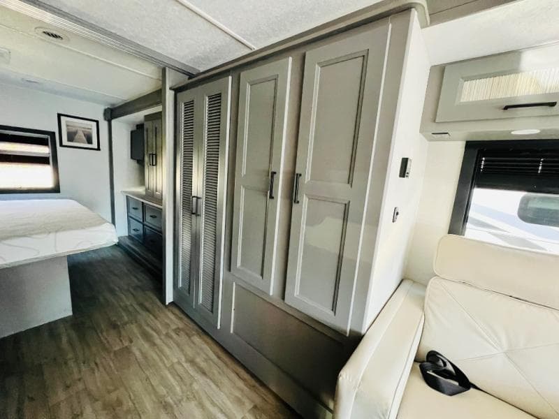 2024 Coachmen 2024 Coachmen Mirada - thumbnail 38