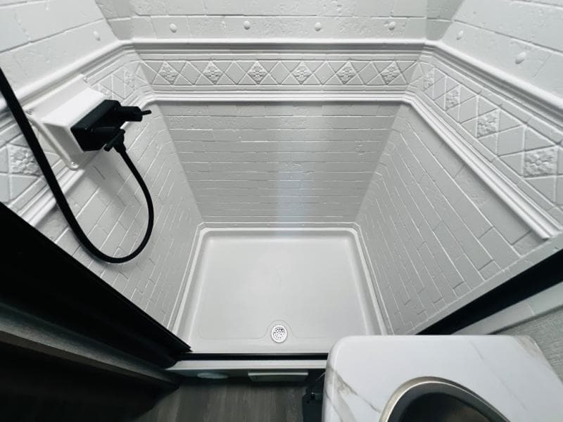 2024 Grand Design 2024 Grand Design Imagine XLS - thumbnail 4