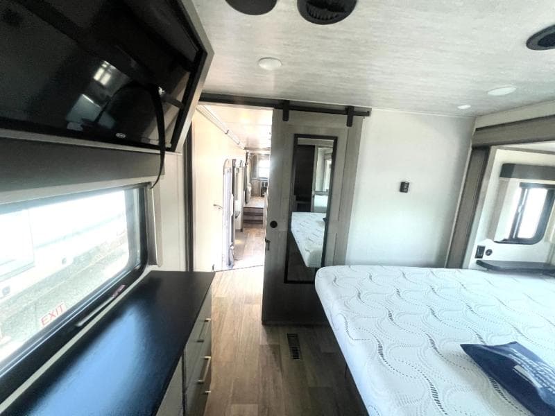 2021 Keystone 2021 Keystone Montana - thumbnail 3