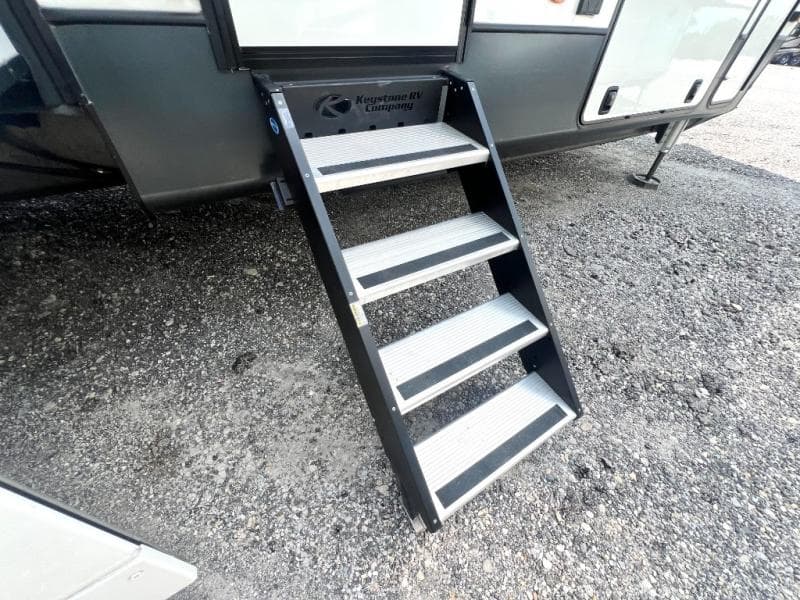 2021 Keystone 2021 Keystone Montana - thumbnail 19