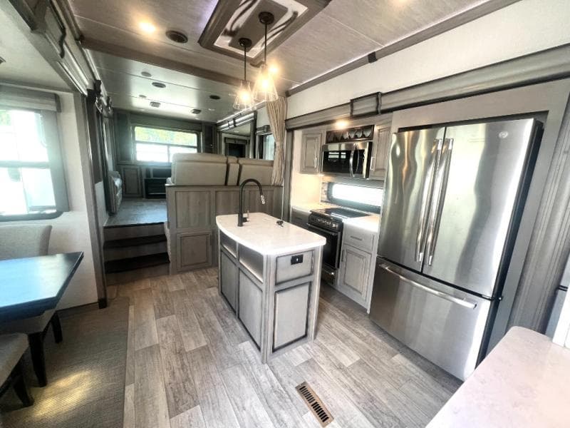 2021 Keystone 2021 Keystone Montana - thumbnail 20