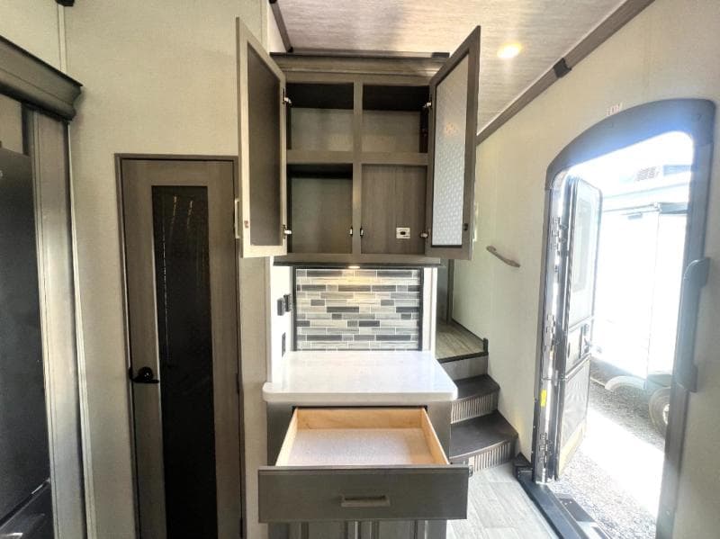 2021 Keystone 2021 Keystone Montana - thumbnail 36