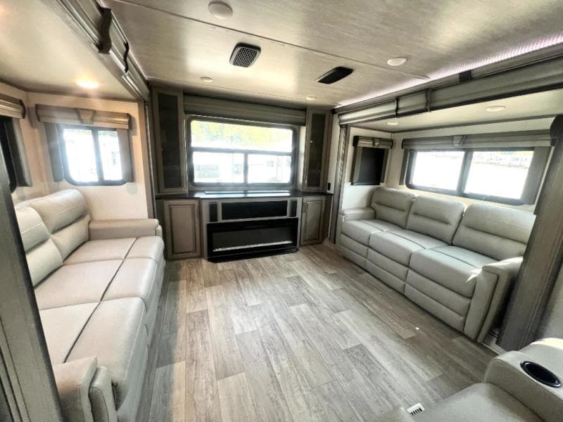 2021 Keystone 2021 Keystone Montana - thumbnail 39