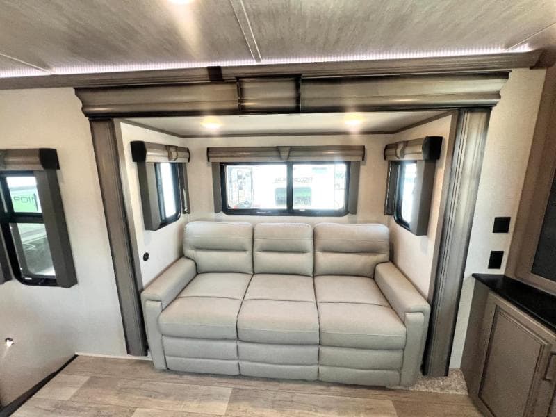 2021 Keystone 2021 Keystone Montana - thumbnail 40