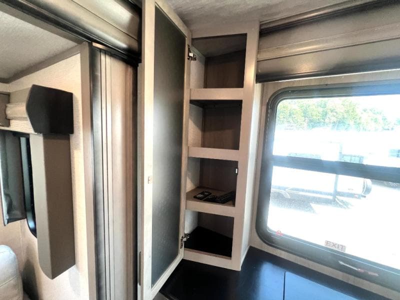 2021 Keystone 2021 Keystone Montana - thumbnail 44