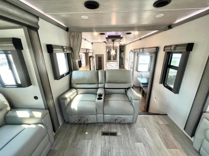 2021 Keystone 2021 Keystone Montana - thumbnail 49