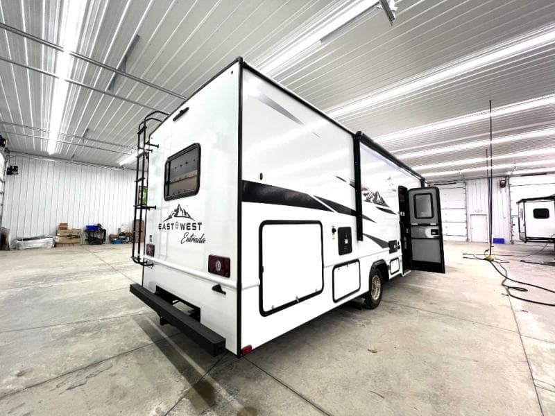 2024 East To West 2024 East To West Entrada - thumbnail 6