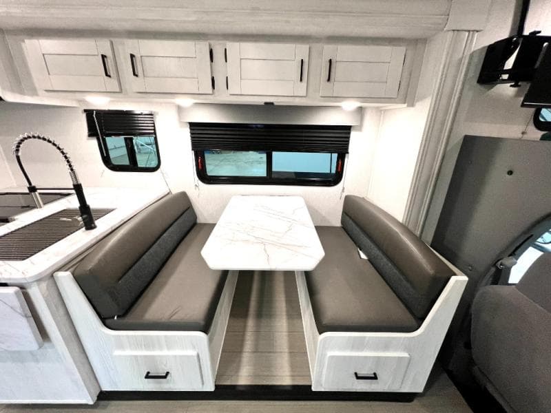 2024 East To West 2024 East To West Entrada - thumbnail 22