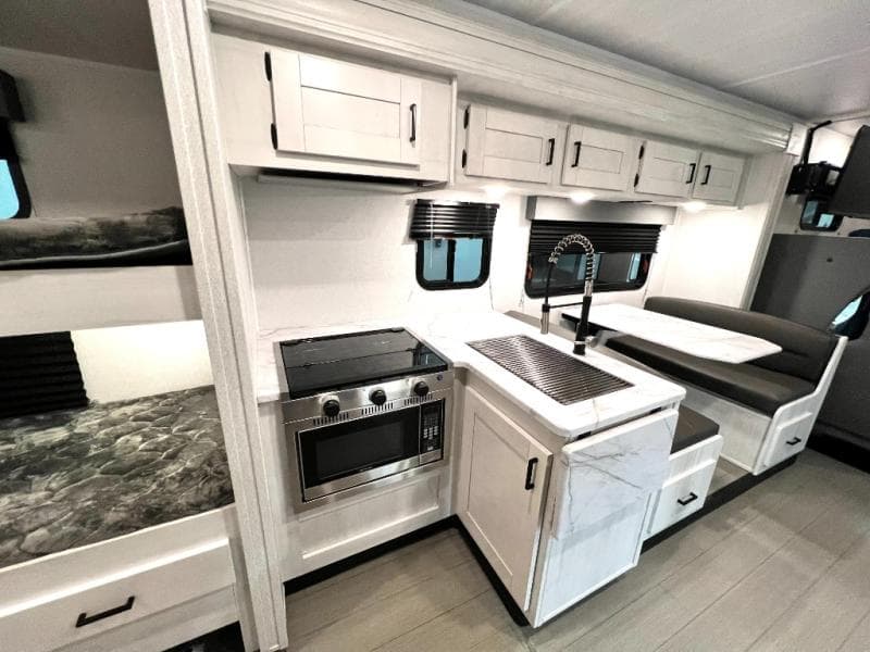 2024 East To West 2024 East To West Entrada - thumbnail 27