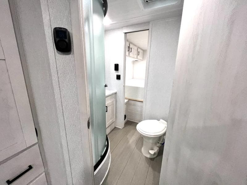 2024 East To West 2024 East To West Entrada - thumbnail 35