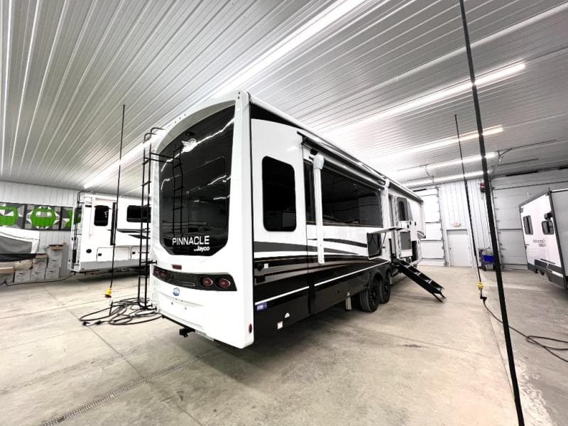 2026 Jayco 2026 Jayco Pinnacle - thumbnail 10