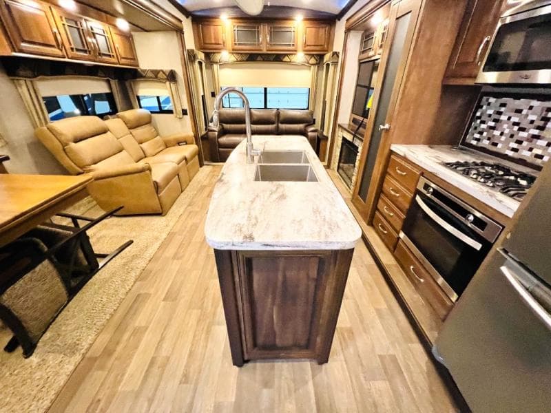 2018 Keystone 2018 Keystone Montana - thumbnail 6