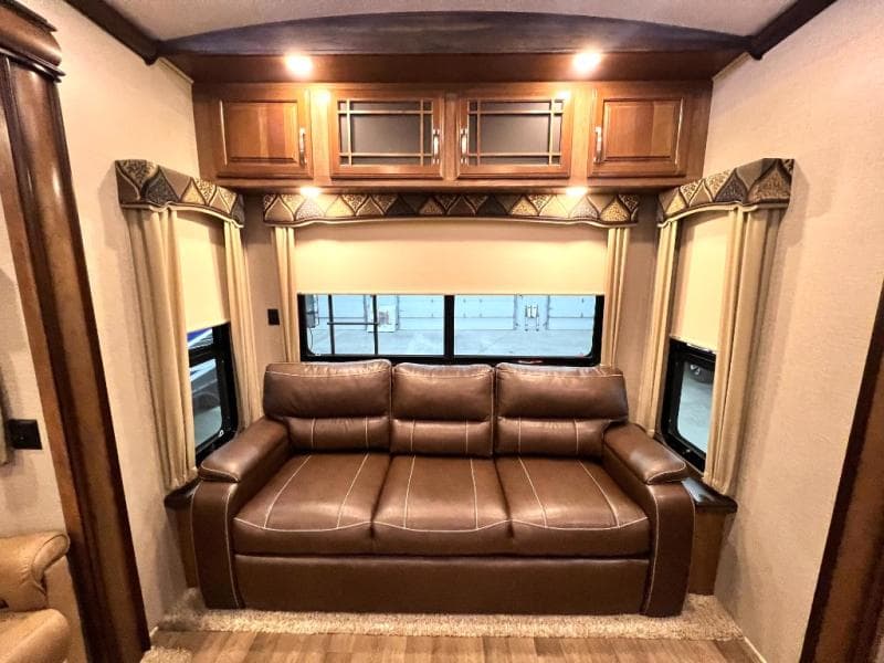 2018 Keystone 2018 Keystone Montana - thumbnail 9