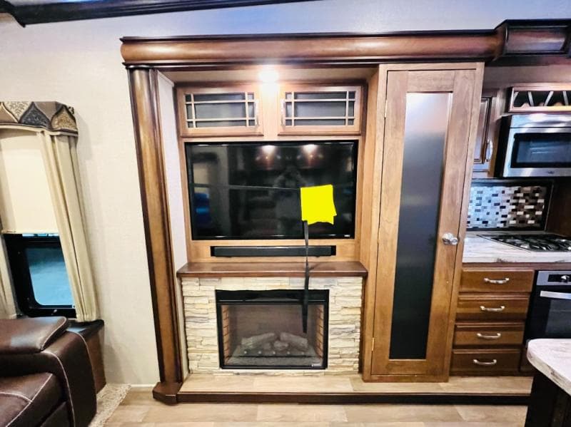 2018 Keystone 2018 Keystone Montana - thumbnail 10