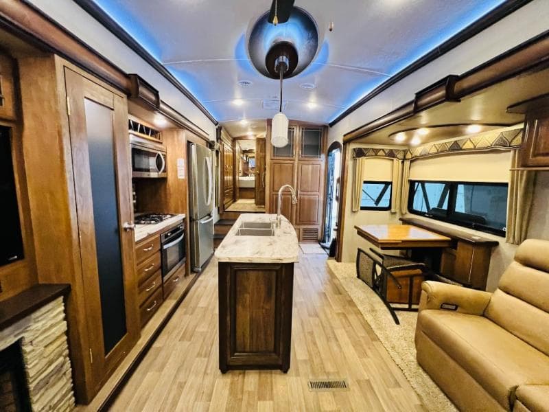 2018 Keystone 2018 Keystone Montana - thumbnail 11