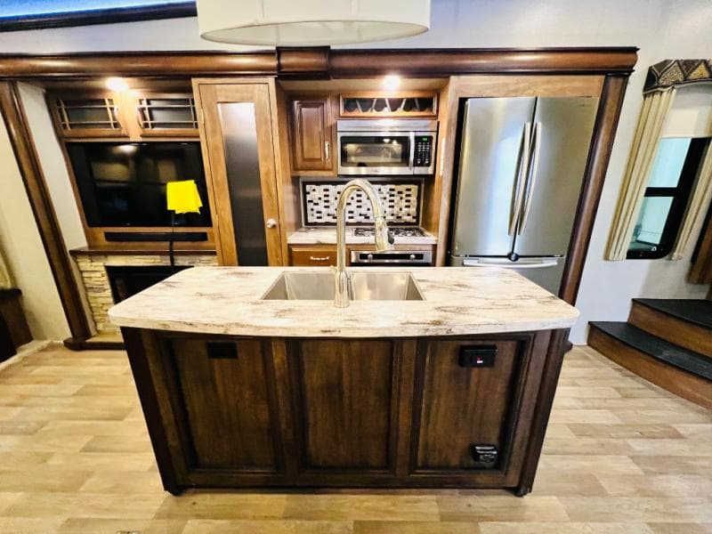 2018 Keystone 2018 Keystone Montana - thumbnail 12