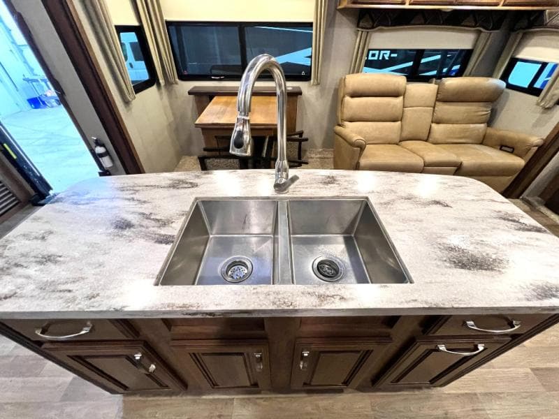 2018 Keystone 2018 Keystone Montana - thumbnail 13