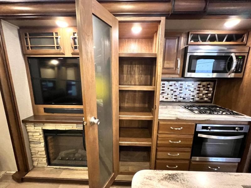 2018 Keystone 2018 Keystone Montana - thumbnail 15