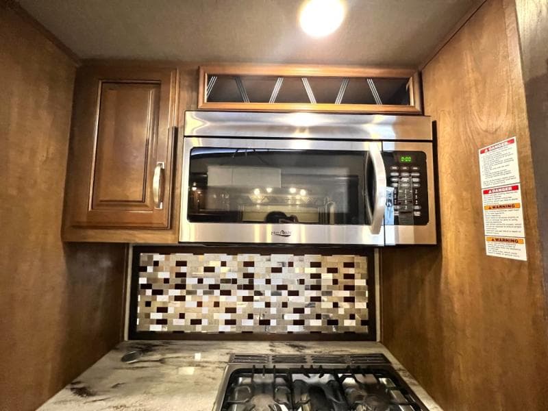 2018 Keystone 2018 Keystone Montana - thumbnail 16