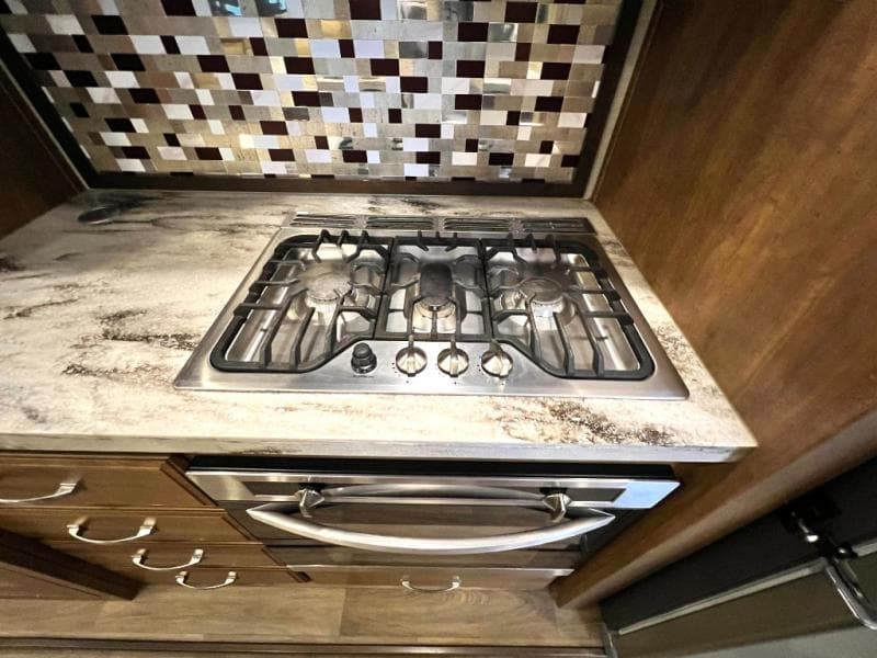 2018 Keystone 2018 Keystone Montana - thumbnail 17