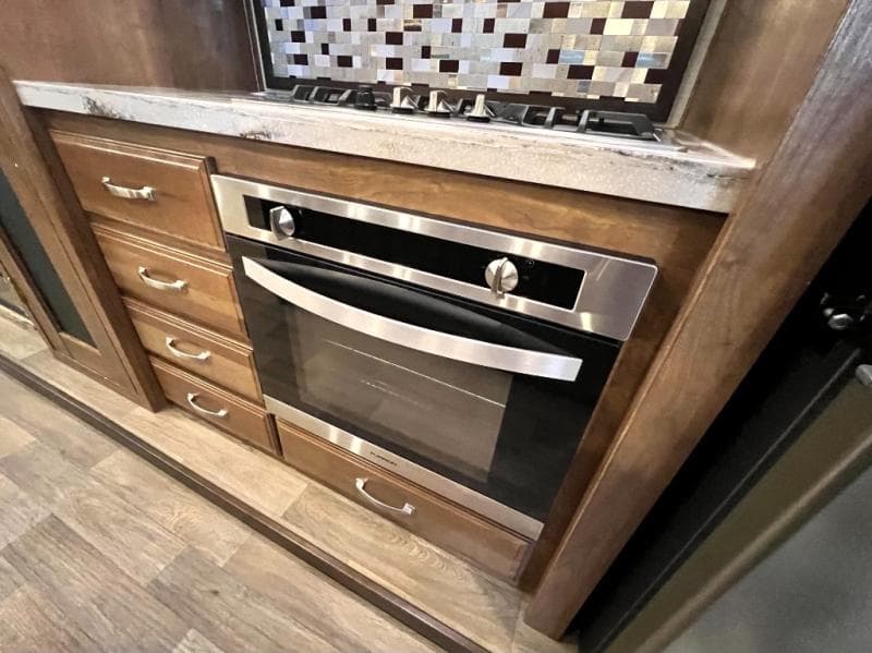 2018 Keystone 2018 Keystone Montana - thumbnail 18