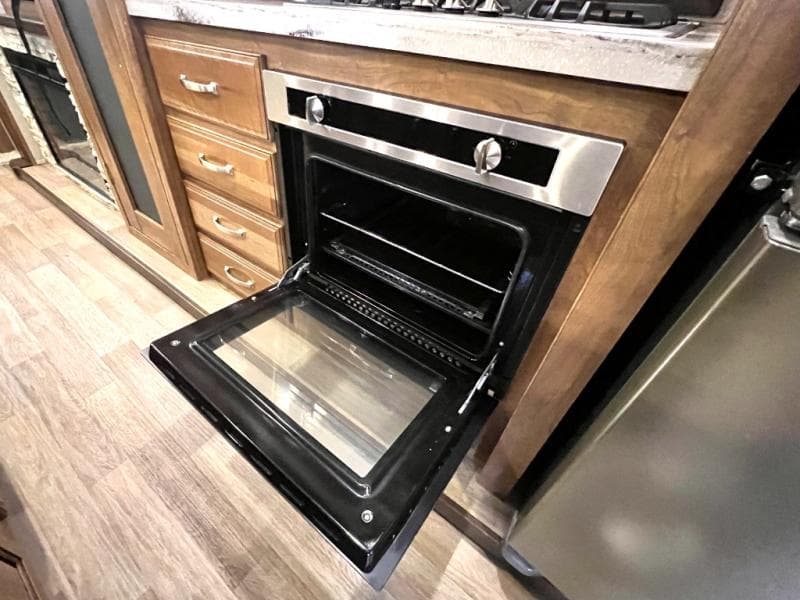 2018 Keystone 2018 Keystone Montana - thumbnail 19