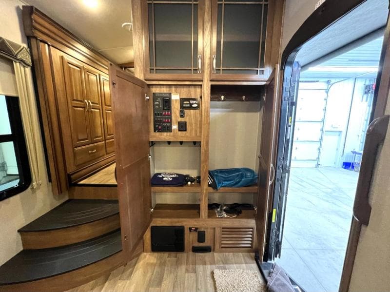 2018 Keystone 2018 Keystone Montana - thumbnail 21