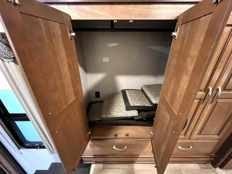 2018 Keystone 2018 Keystone Montana - thumbnail 24