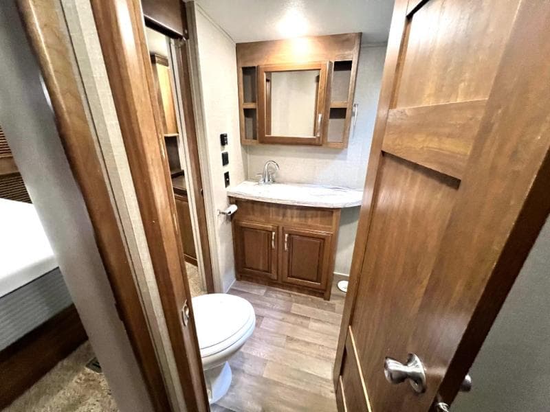 2018 Keystone 2018 Keystone Montana - thumbnail 25