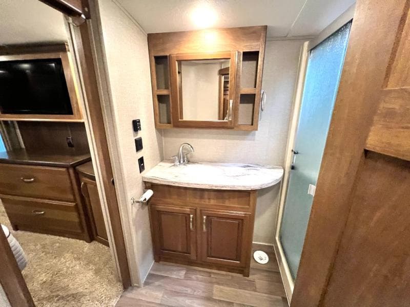 2018 Keystone 2018 Keystone Montana - thumbnail 26