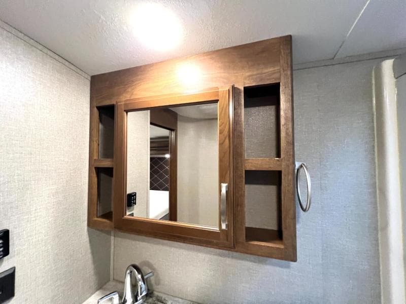 2018 Keystone 2018 Keystone Montana - thumbnail 27