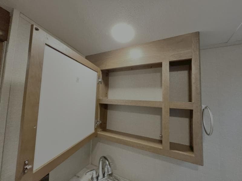 2018 Keystone 2018 Keystone Montana - thumbnail 28