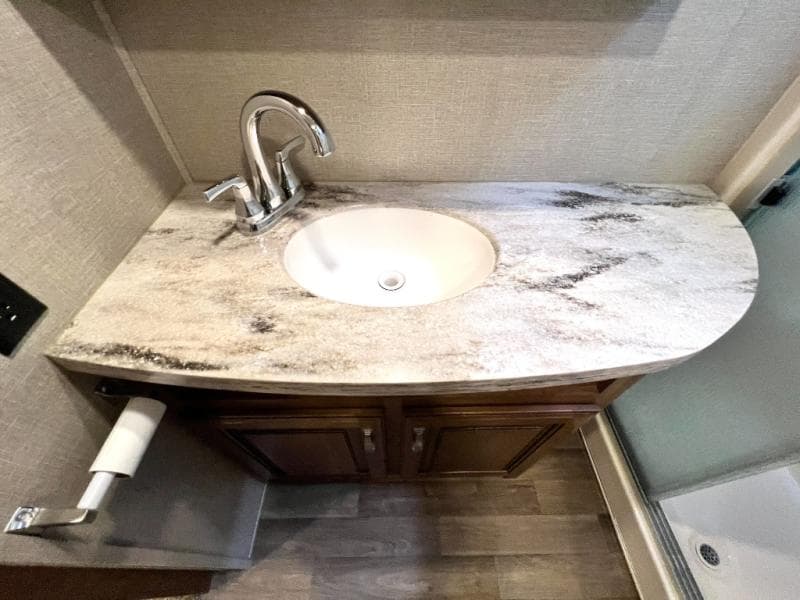 2018 Keystone 2018 Keystone Montana - thumbnail 29