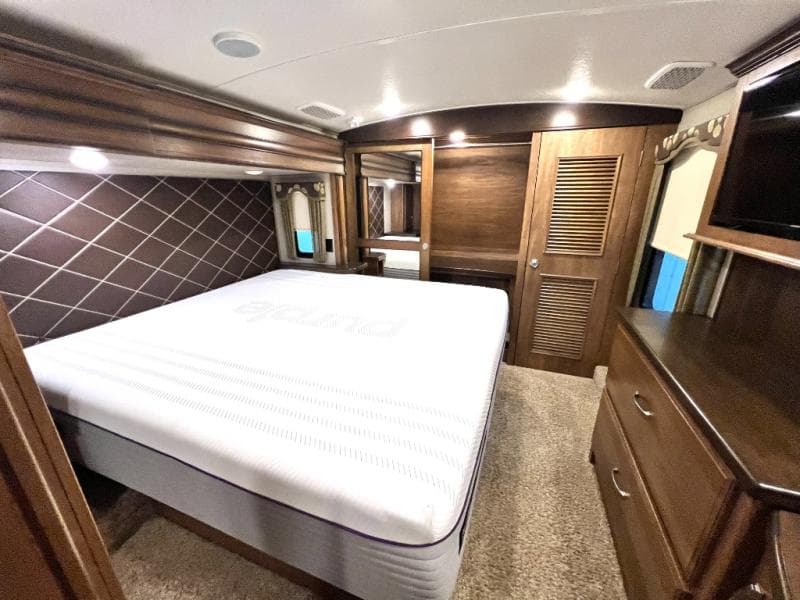 2018 Keystone 2018 Keystone Montana - thumbnail 32