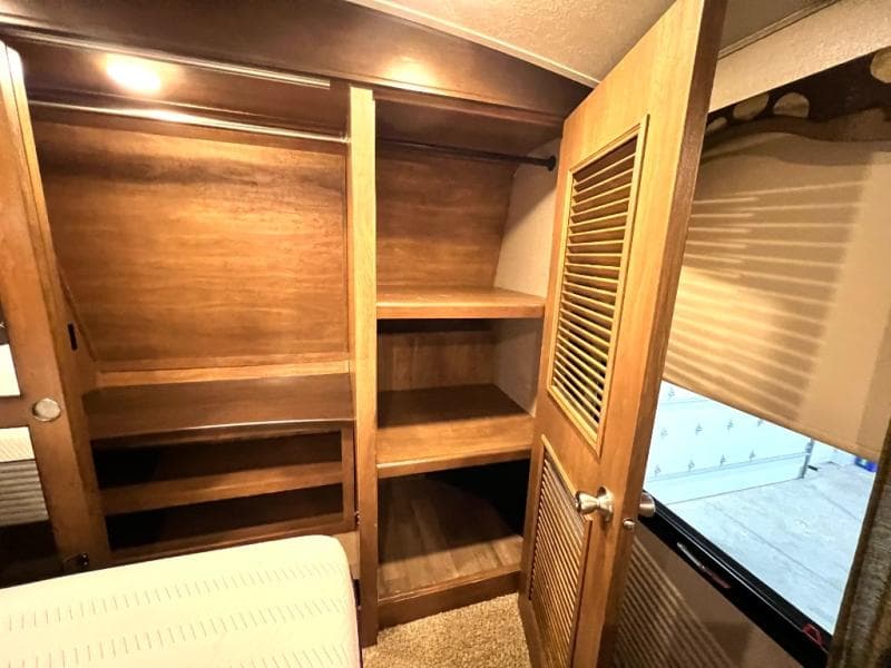 2018 Keystone 2018 Keystone Montana - thumbnail 34