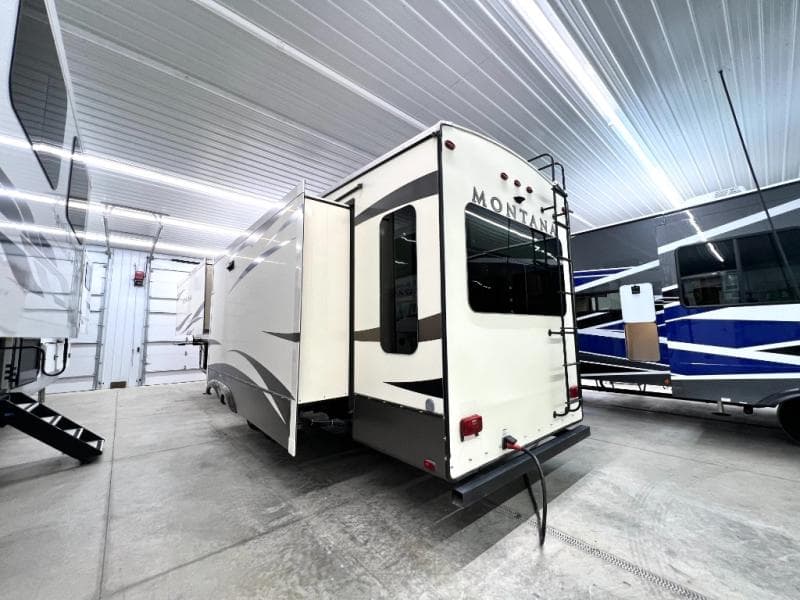 2018 Keystone 2018 Keystone Montana - thumbnail 41