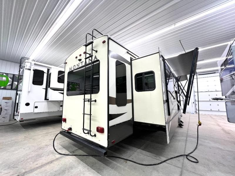 2018 Keystone 2018 Keystone Montana - thumbnail 43