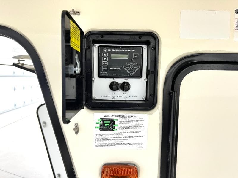 2018 Keystone 2018 Keystone Montana - thumbnail 45