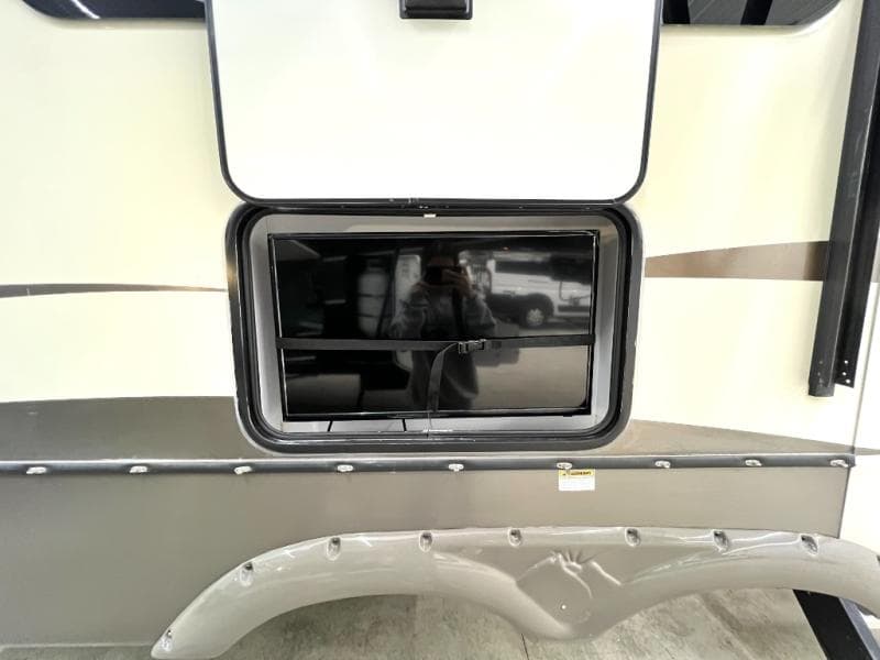 2018 Keystone 2018 Keystone Montana - thumbnail 51