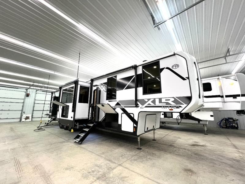 2026 Forest River 2026 Forest River Xlr Nitro Toy Hauler - thumbnail 6