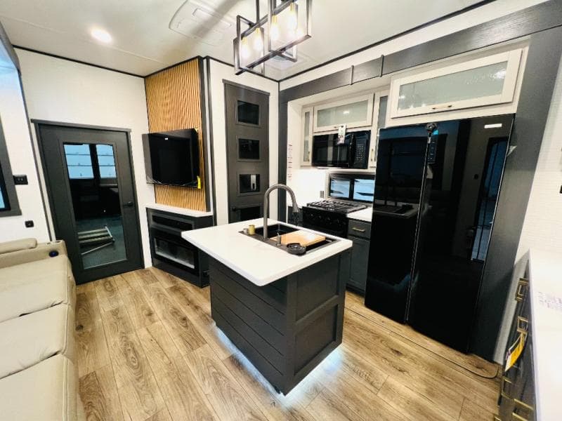 2026 Forest River 2026 Forest River Xlr Nitro Toy Hauler - thumbnail 17