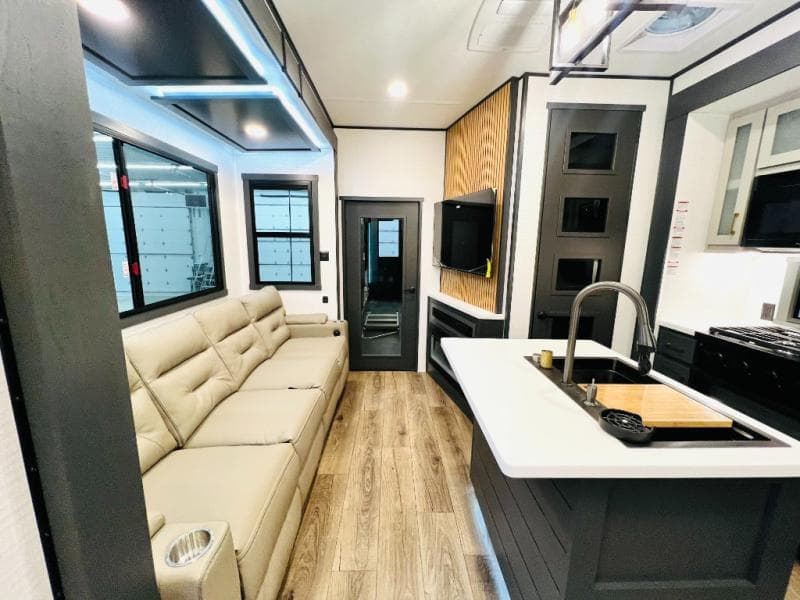 2026 Forest River 2026 Forest River Xlr Nitro Toy Hauler - thumbnail 18