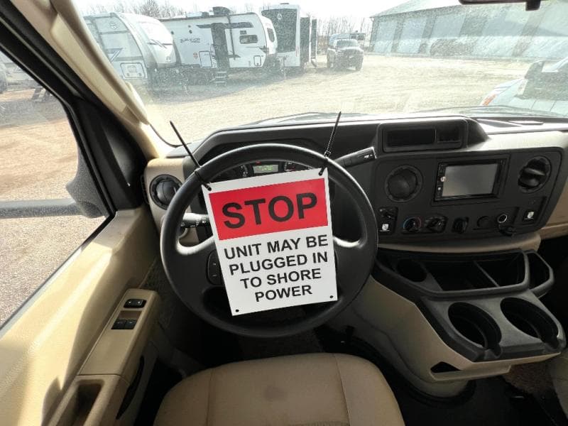 2017 Coachmen 2017 Coachmen Freelander - thumbnail 12