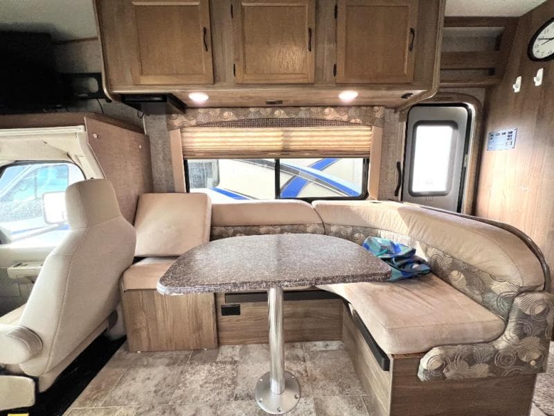 2017 Coachmen 2017 Coachmen Freelander - thumbnail 18