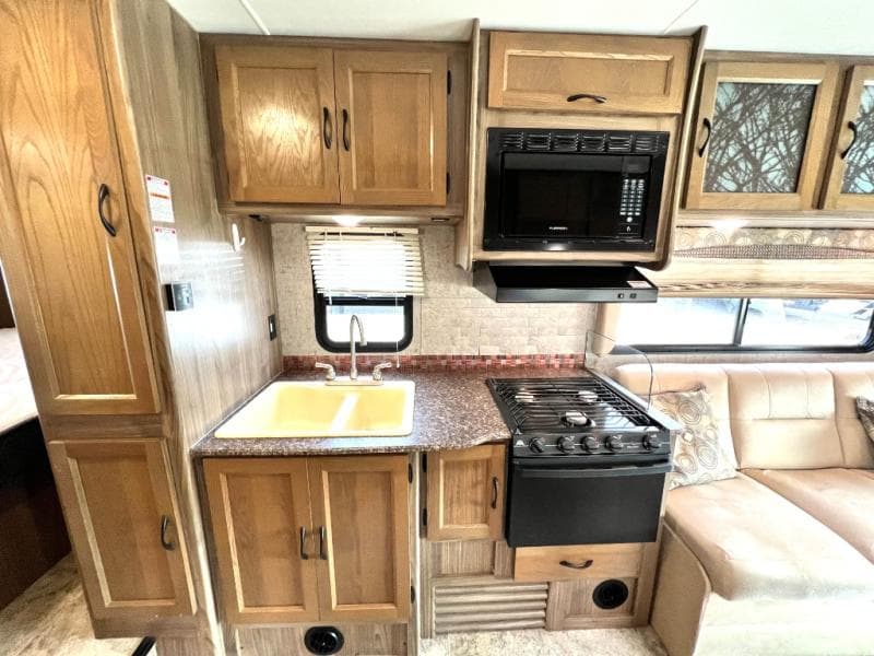 2017 Coachmen 2017 Coachmen Freelander - thumbnail 21