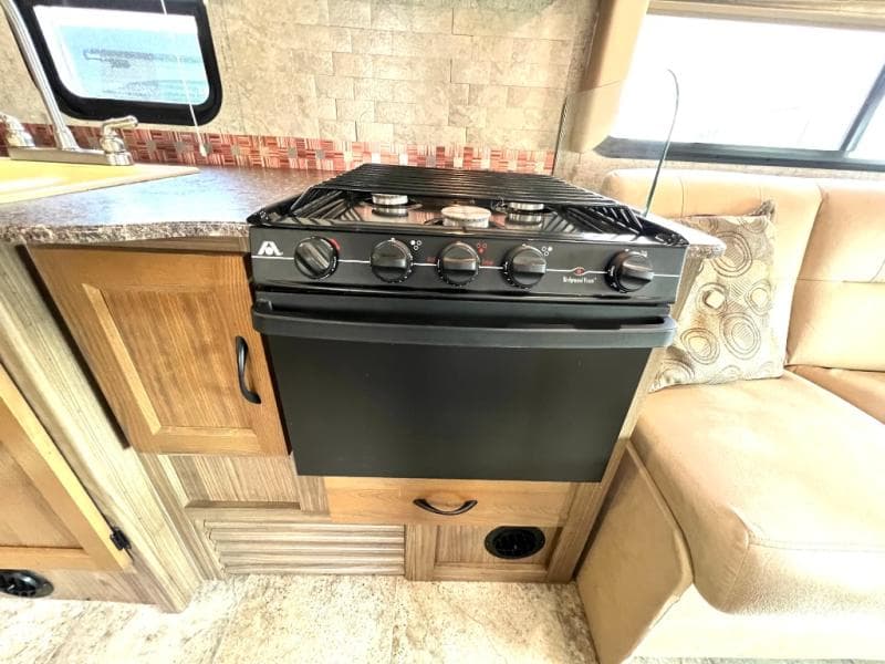 2017 Coachmen 2017 Coachmen Freelander - thumbnail 26