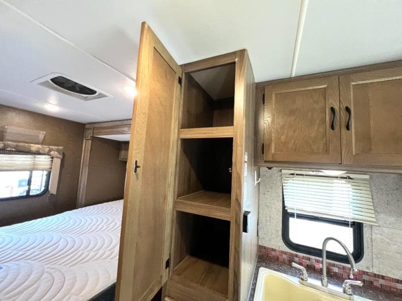 2017 Coachmen 2017 Coachmen Freelander - thumbnail 28