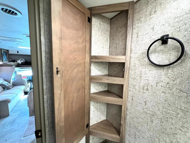 2017 Coachmen 2017 Coachmen Freelander - thumbnail 39